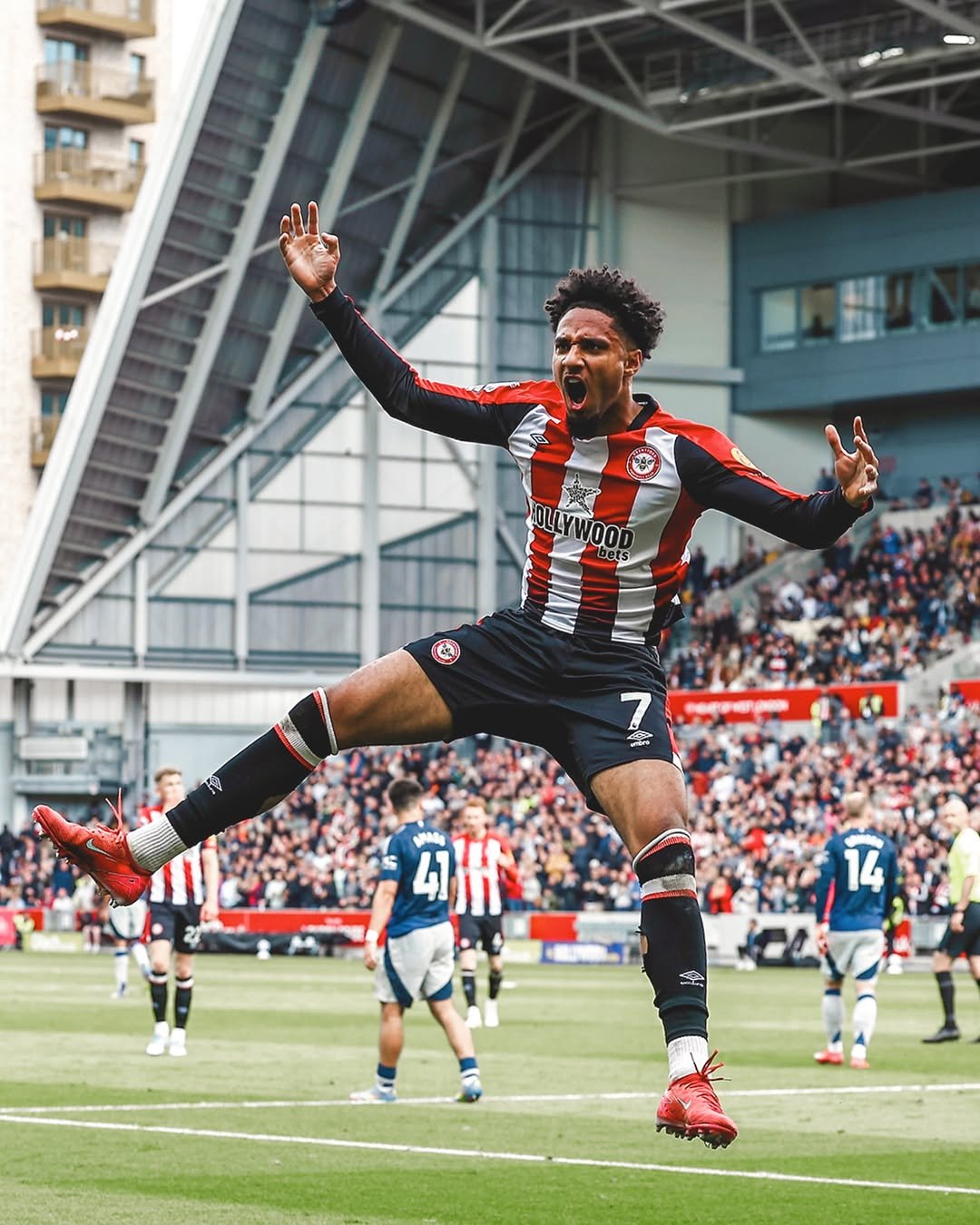 Brentford Stings Man Utd in Seven-Goal Thriller