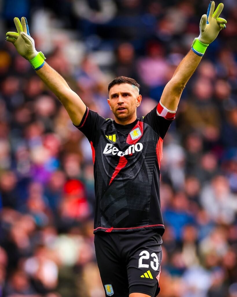 Emiliano Martínez: At the Center of Transfer Buzz Martínez