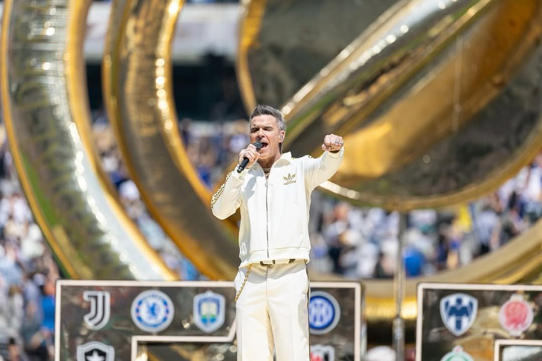 Robbie Williams: UK Tour 2025 – The Showman Returns